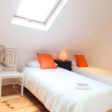 Lisbonsweethome A1 Apartment *